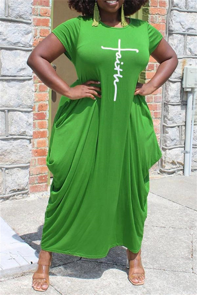 Plus Size Green Irregular Pattern Print Round Neck Maxi Dress - Fashionaviv